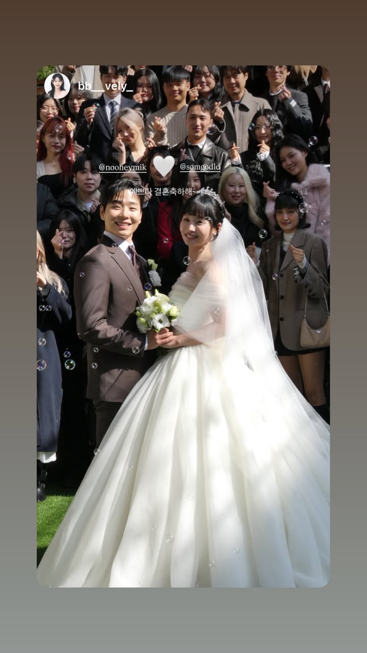 Đám cưới náo loạn đầu năm của diễn viên - ca sĩ 9X: Nụ hôn ngôn tình không hot bằng thái độ của cô dâu- Ảnh 4.