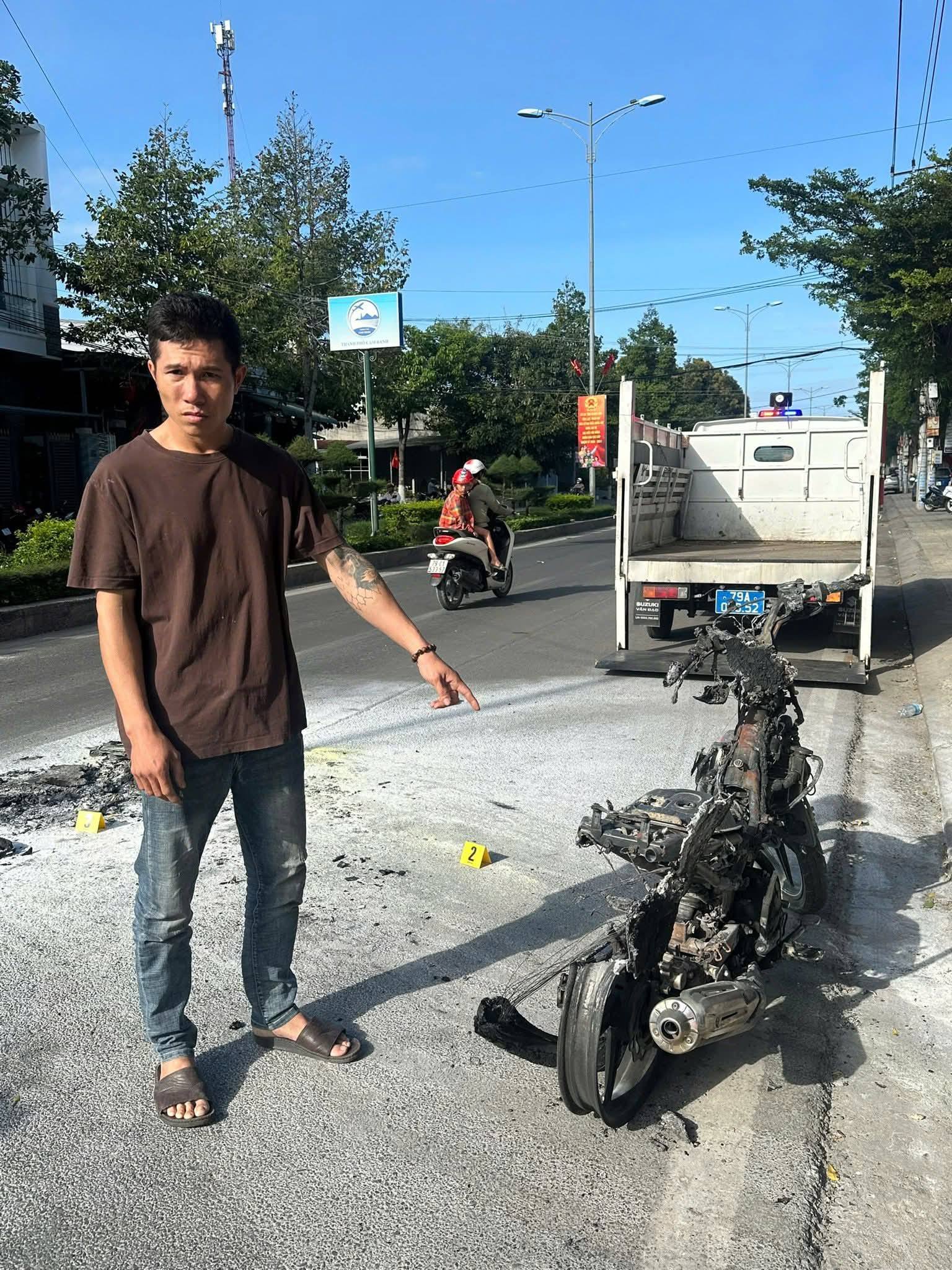 Bắt khẩn cấp Nguyễn Văn Thắng SN 1992 trong vụ đốt xe, định đánh CSGT- Ảnh 1.