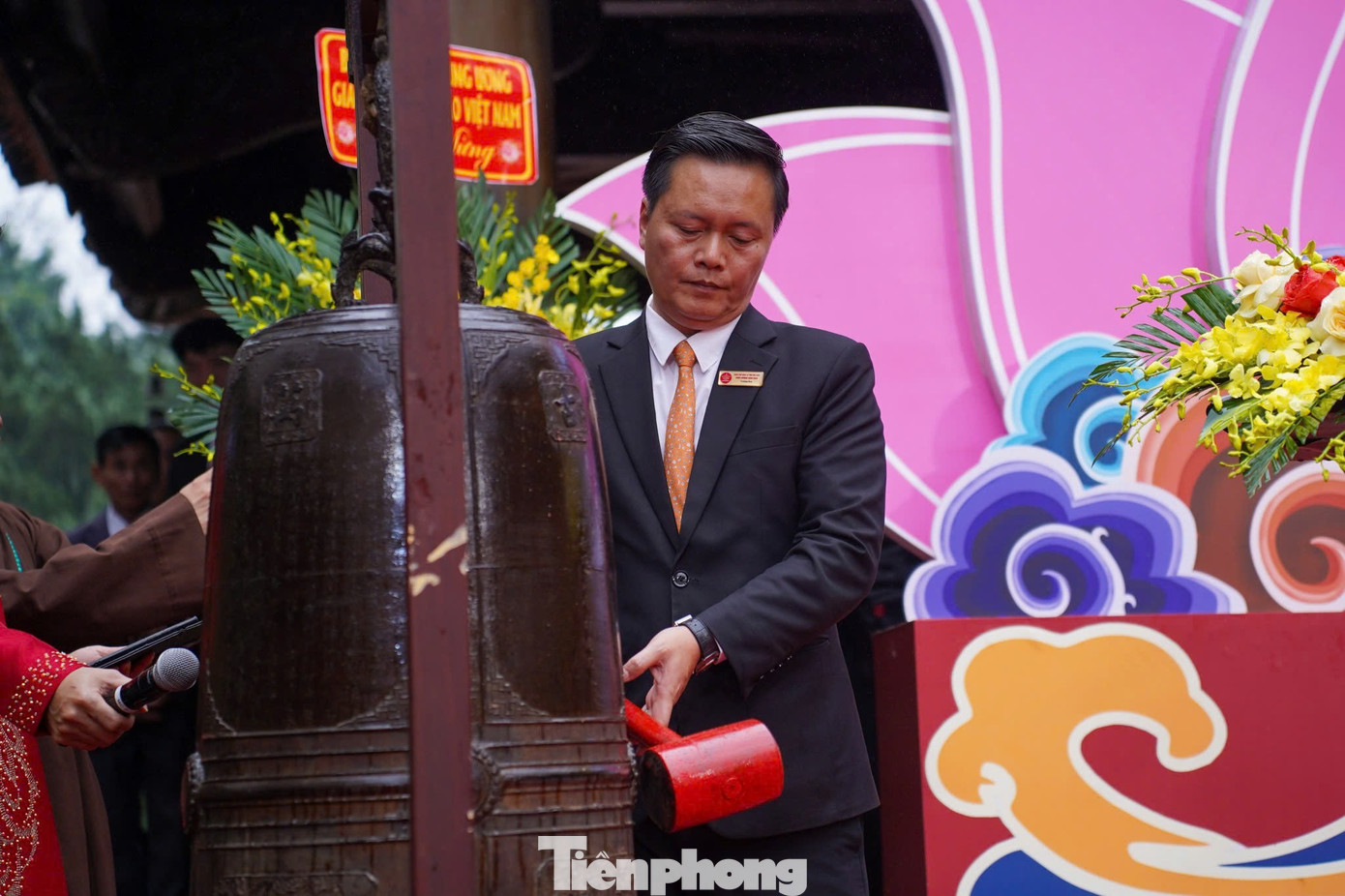 Biển người đội mưa khai hội chùa Hương- Ảnh 9.