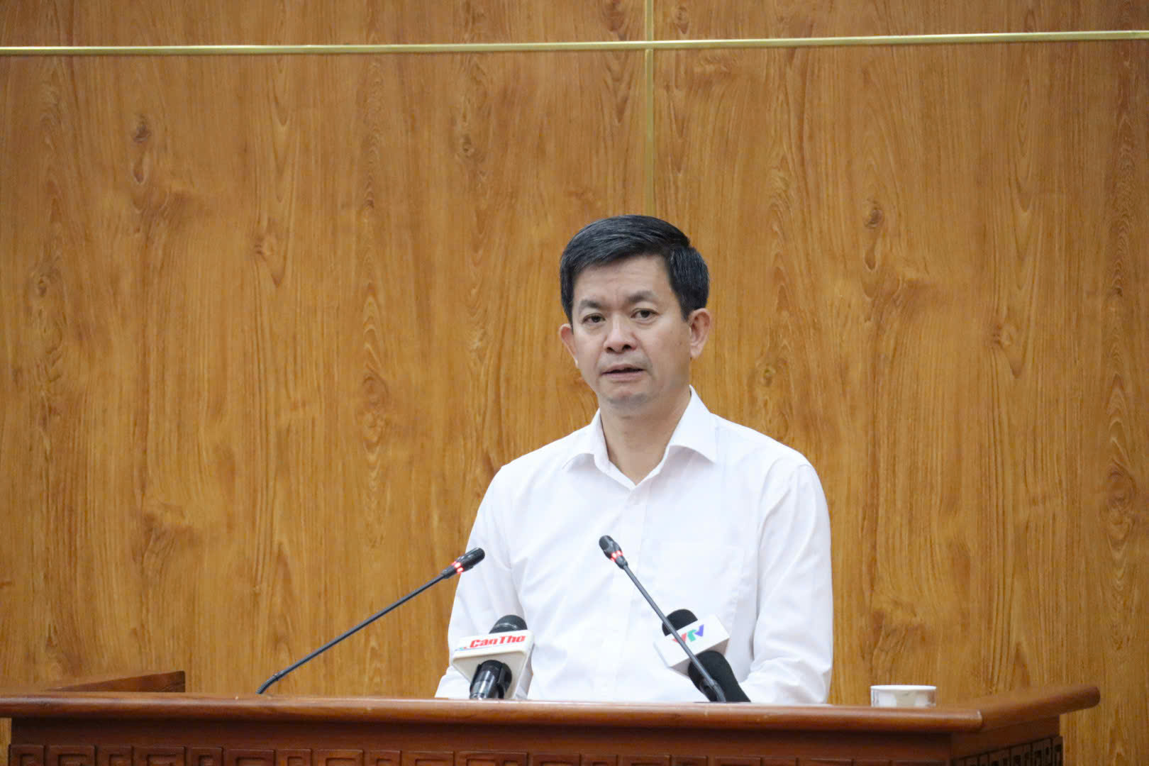 Bí thư Thành ủy Cần Thơ yêu cầu không để tình trạng ăn Tết kéo dài năm 2026 - Ảnh 1.