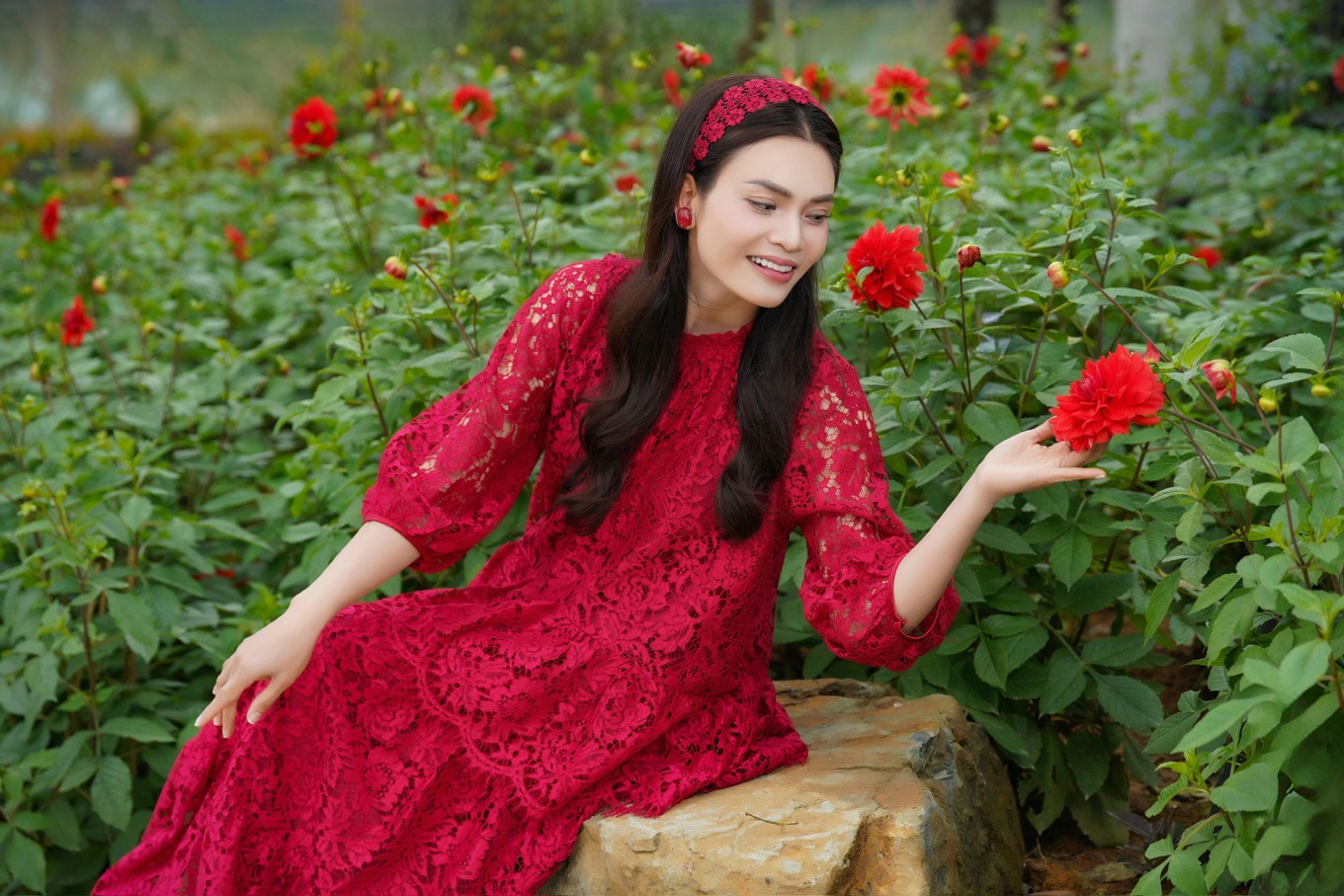 Nữ NSND trẻ nhất Việt Nam đón Tết rực rỡ trong biệt phủ 8000m²- Ảnh 12.