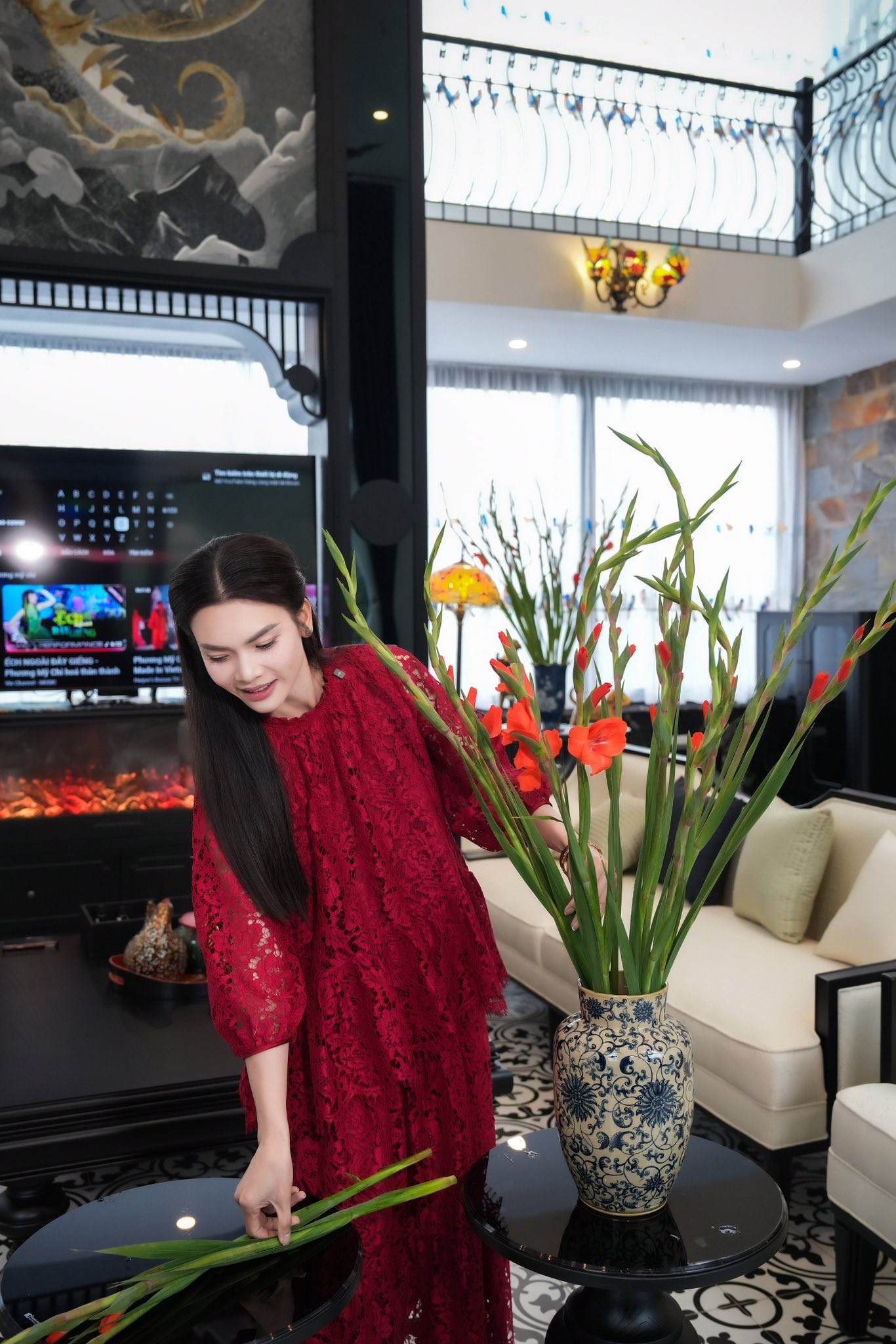 Nữ NSND trẻ nhất Việt Nam đón Tết rực rỡ trong biệt phủ 8000m²- Ảnh 4.