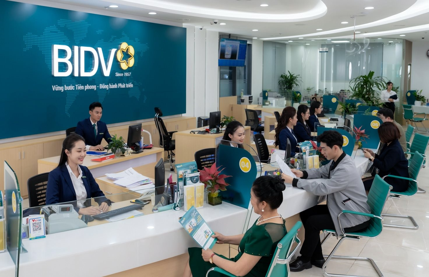Gửi tiết kiệm khai xuân ở Agribank, Vietcombank, VietinBank hay Vietcombank, MB để được nhiều lì xì, lãi cao nhất? - Ảnh 1.