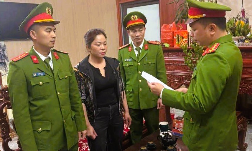 Công an Thanh Hóa ra cảnh báo sau khi người phụ nữ bị bắt vì thu tiền gửi xe người đi lễ đầu năm - Ảnh 1.