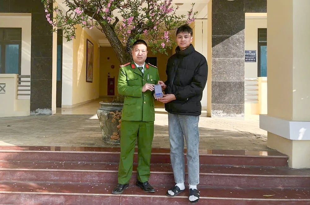 Thanh niên SN 2005 chuyển tiền vào STK 0978122xxx mang tên Lục Doanh Trung: Công an nhận tin báo, truy tìm người nhận tiền - Ảnh 1.