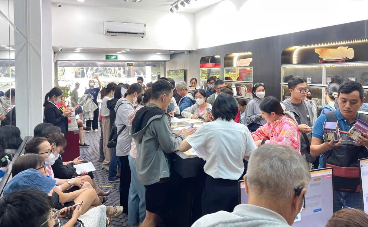 Giá vàng và bạc tăng Mạnh dịp Thần Tài 2026 , sức mua gia tăng đáng kể - Ảnh 4.