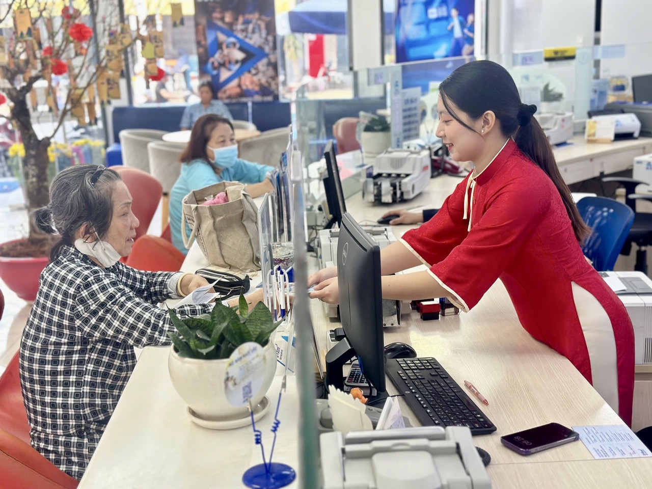 Giá vàng và bạc tăng Mạnh dịp Thần Tài 2026 , sức mua gia tăng đáng kể - Ảnh 6.