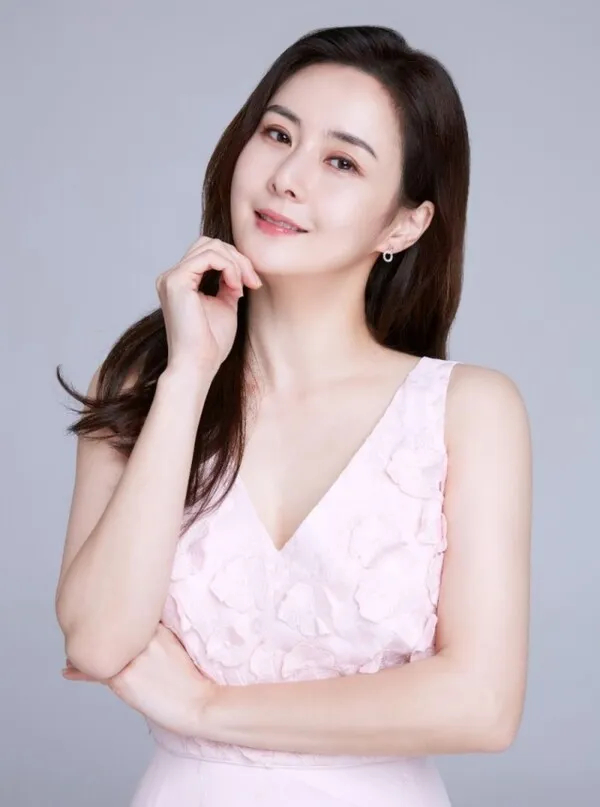 Nữ diễn viên ly hôn chồng tỷ phú, bất ngờ với gia thế hôn phu mới- Ảnh 6.