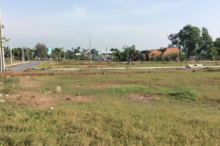 Mua hơn 300m2 đất trồng cây lâu năm, khi chuyển sang đất ở có được giảm tiền sử dụng đất? - Ảnh 1.