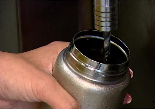 Người đàn ông mắc ung thư gan vì ngày nào cũng uống nước từ loại cốc nhiều người dùng mỗi ngày- Ảnh 2.