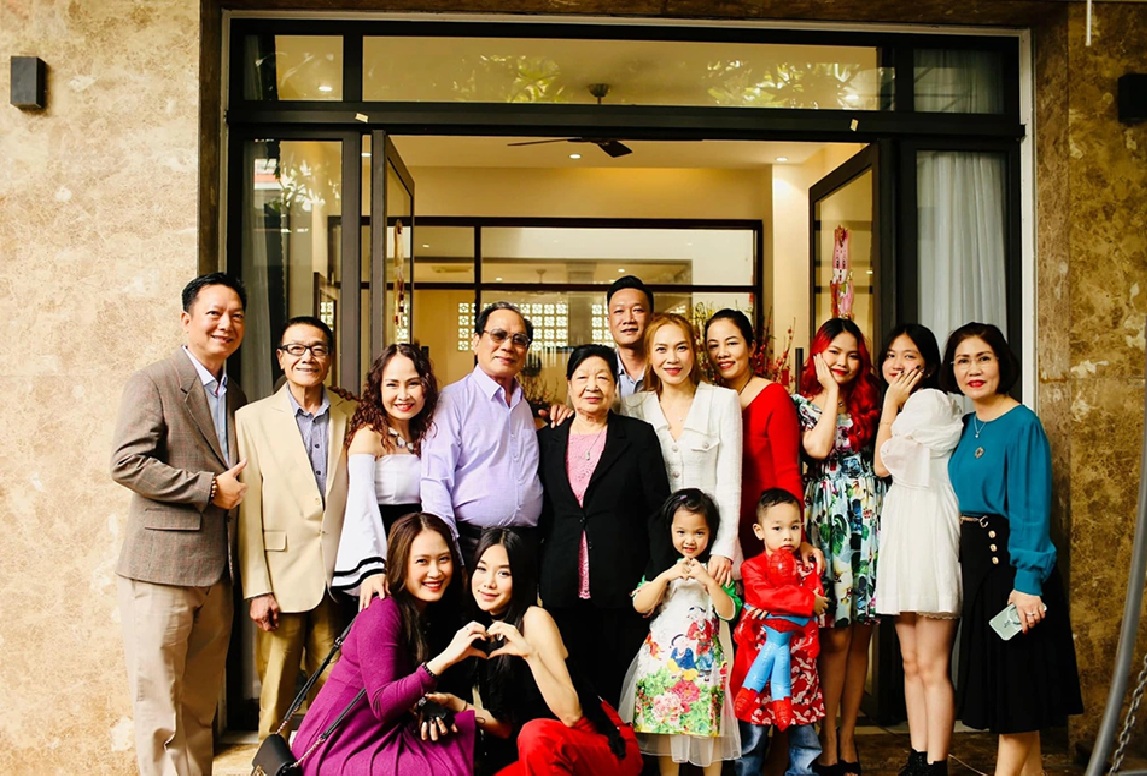 Mỹ Tâm đón anh chị ở nước ngoài về ăn Tết- Ảnh 1.