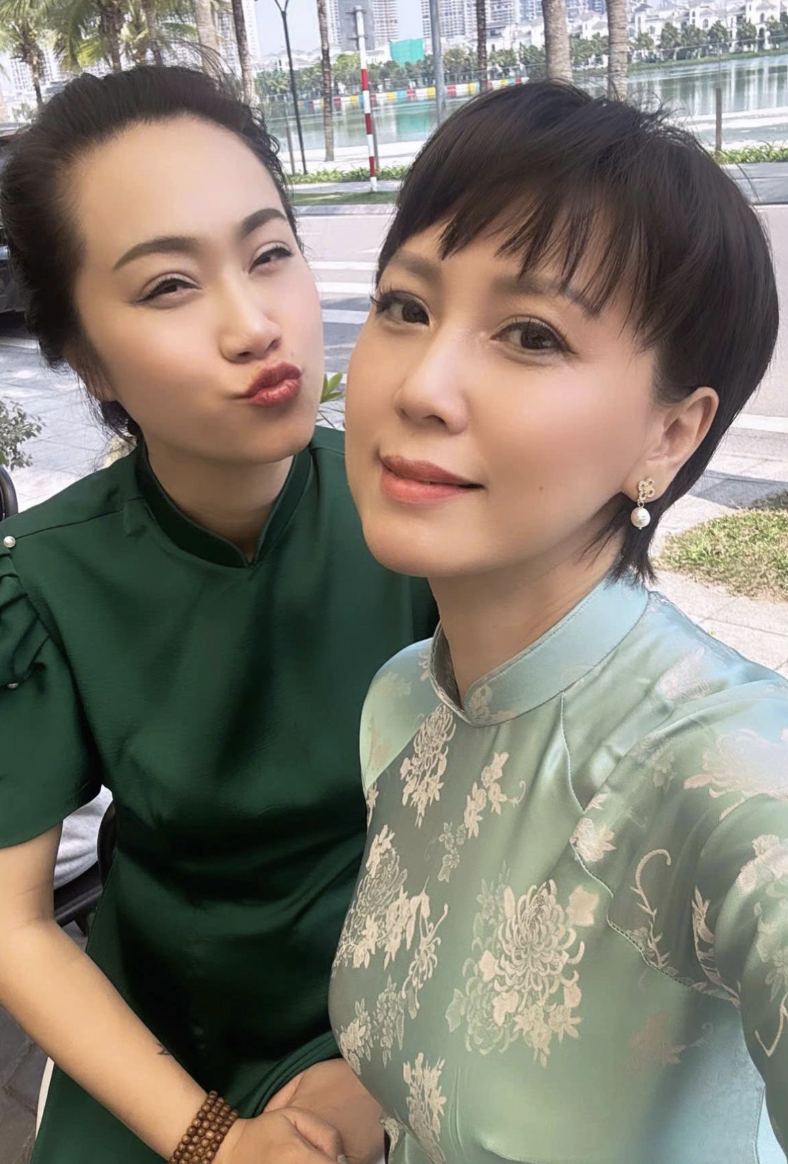 Văn Hậu du xuân cùng nhà vợ, mẹ Doãn Hải My gây sốt vì visual trẻ đẹp, một chín một mười với con - Ảnh 8.