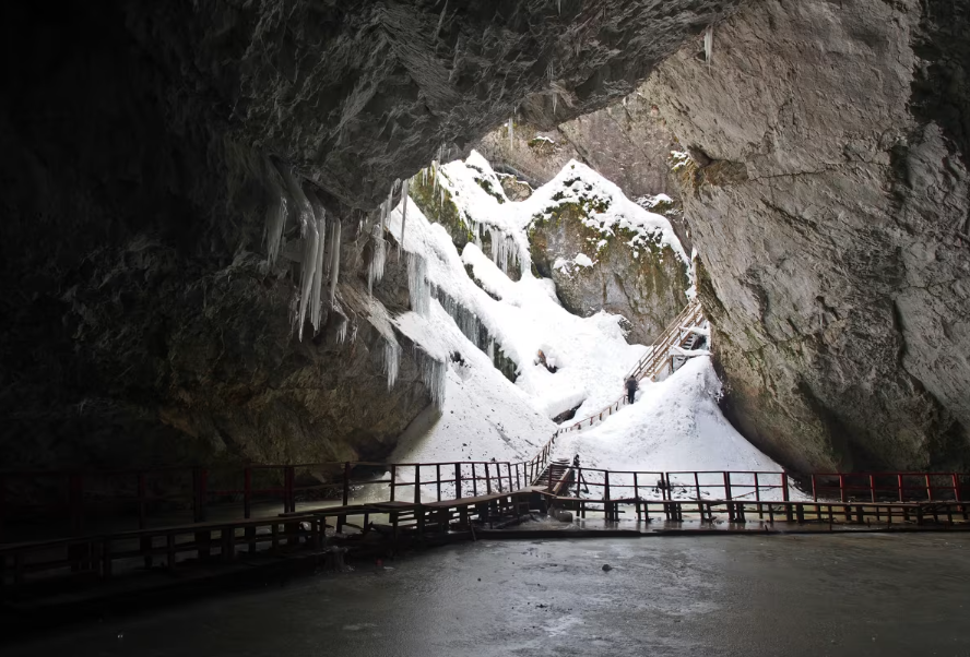 Một thứ bí ẩn bị "phong ấn" trong hang băng 5.000 năm vừa được giải phóng, có thể tạo ra phép màu cho nhân loại- Ảnh 1.