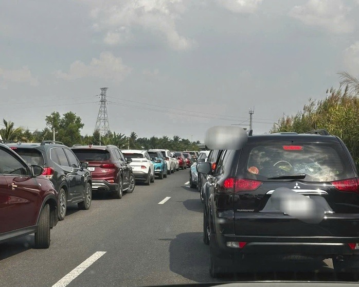 Tình hình ùn tắc giao thông năm 2026 và nguyên nhân Chính gây ra - Ảnh 2.