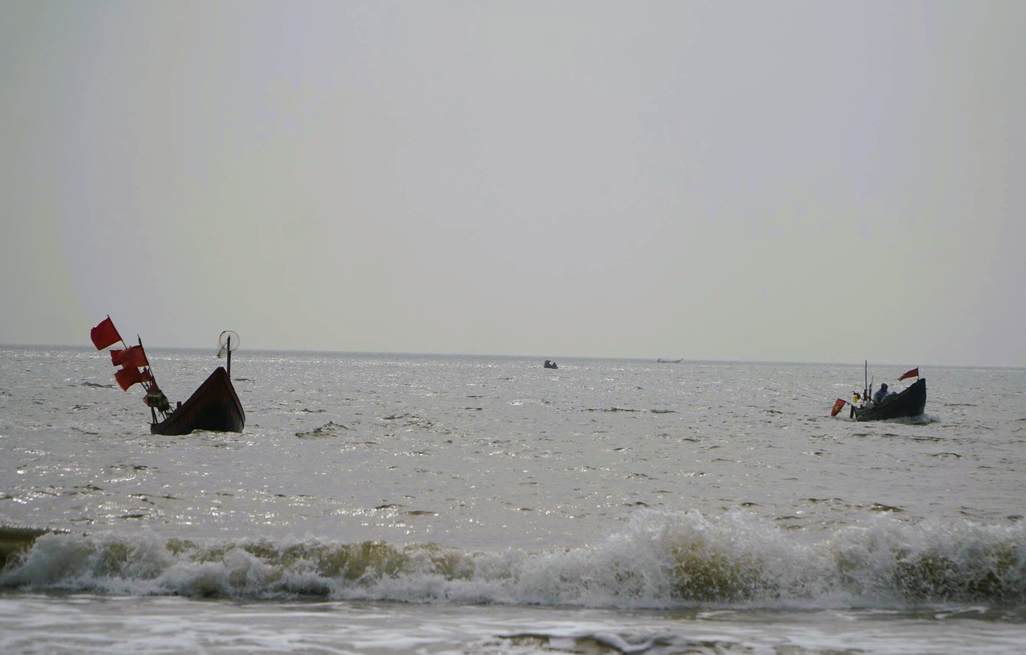 Gần 1 triệu đồng/kg cá khoai, ngư dân hồ hởi "xông biển" ngày đầu năm mới - Ảnh 3.