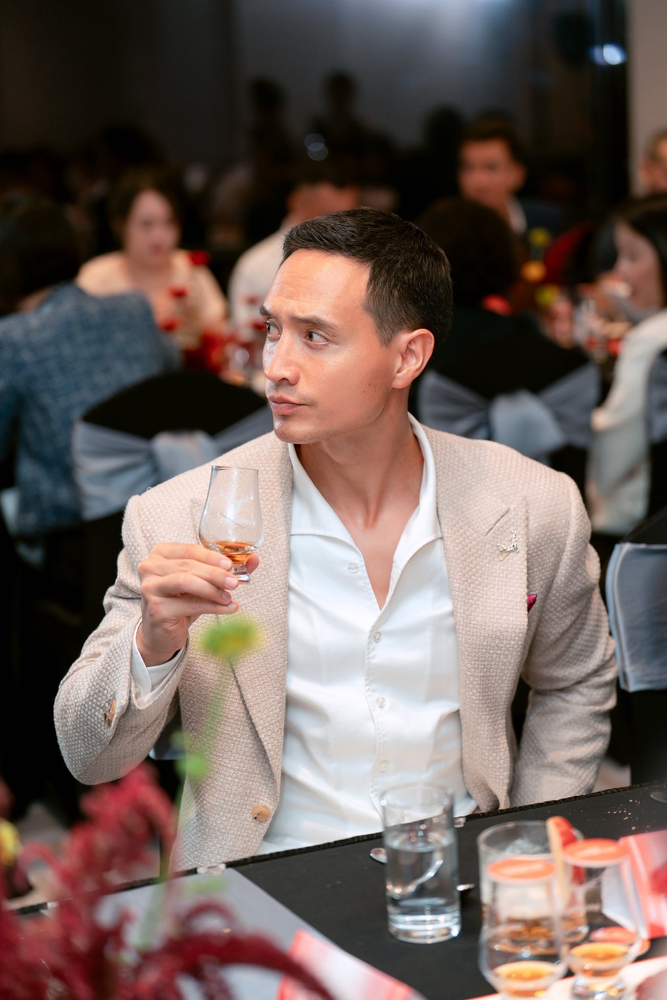 Nam diễn viên lấy vợ là nữ hoàng giải trí showbiz Việt, có con riêng, ở rể trong biệt thự 30 tỷ- Ảnh 1.