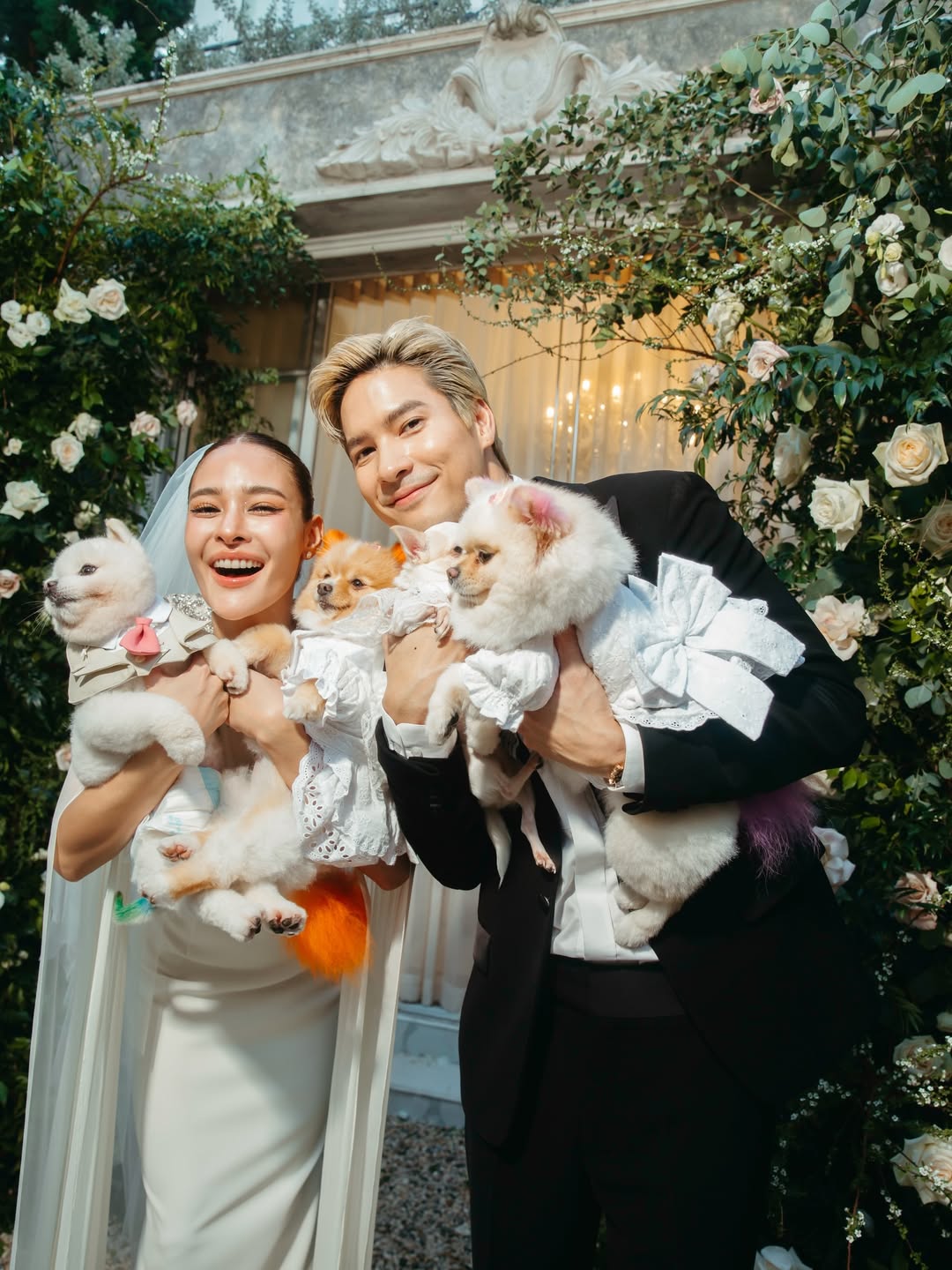 Hoa hậu Hoàn vũ bất ngờ thú nhận kết hôn từ tận 2 năm trước, danh tính ông xã khiến công chúng "bật ngửa" - Ảnh 9. Hoa hậu Hoàn vũ bất ngờ thú nhận kết hôn từ tận 2 năm trước, danh tính ông xã khiến công chúng "bật ngửa" - Ảnh 9.