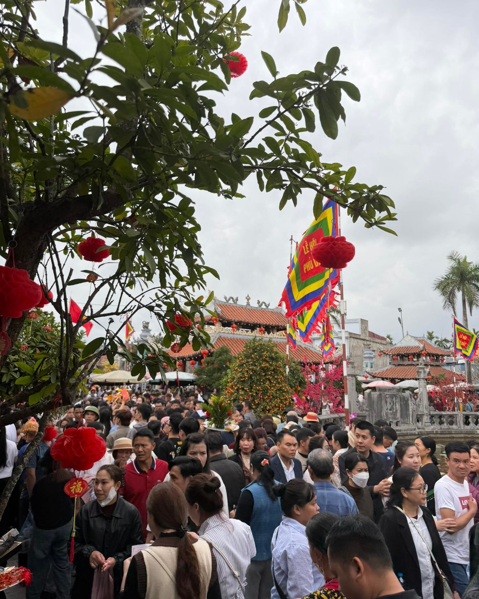 Cảnh tượng tại nơi chỉ họp chợ duy nhất 1 lần trong năm: Đêm nay mới là chính hội - Ảnh 7.