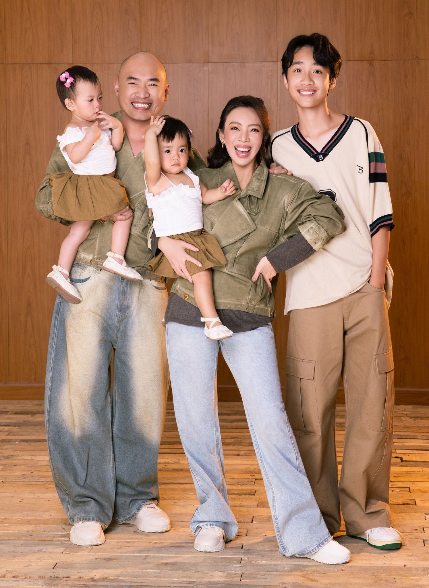 Tiến Luật để lộ việc bí mật có cặp song sinh với Thu Trang?- Ảnh 1.