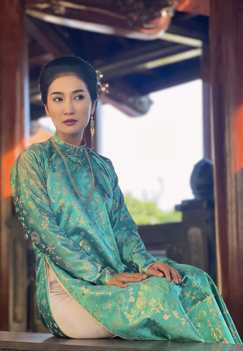 Tuổi 42 của mỹ nhân đẹp nhất miền Tây- Ảnh 1.