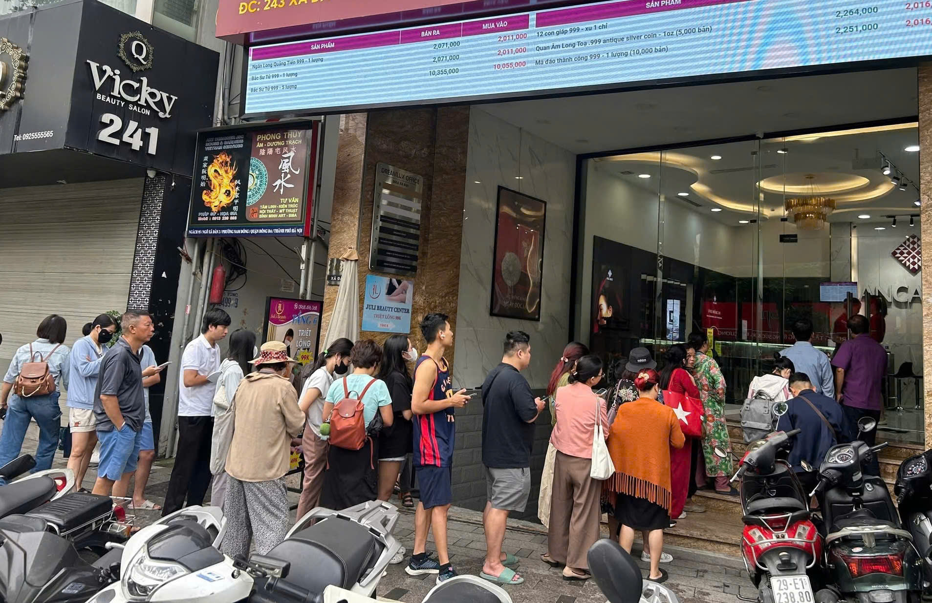 Giá bạc hôm nay 24 - 2: Biến động và xu hướng đầu tư trước vía Thần Tài - Ảnh 2. Giá bạc hôm nay 24 - 2: Biến động và xu hướng đầu tư trước vía Thần Tài - Ảnh 2.