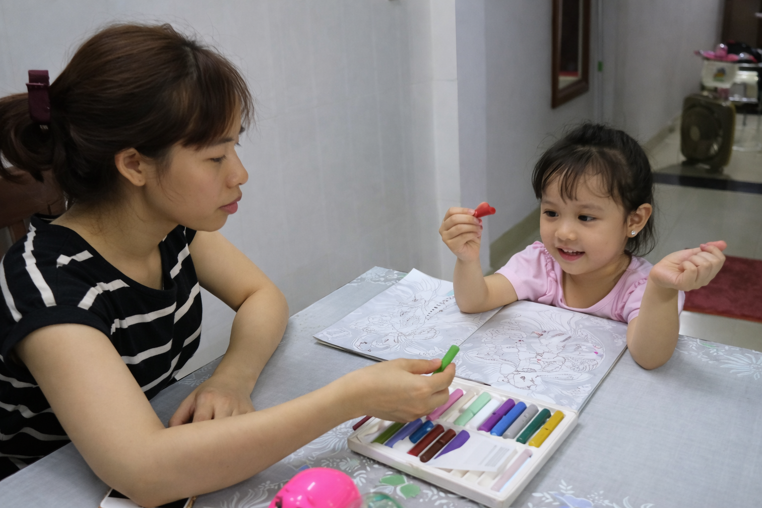 Khen con sai cách có thể vô tình gây hại cho trẻ  - Ảnh 2.