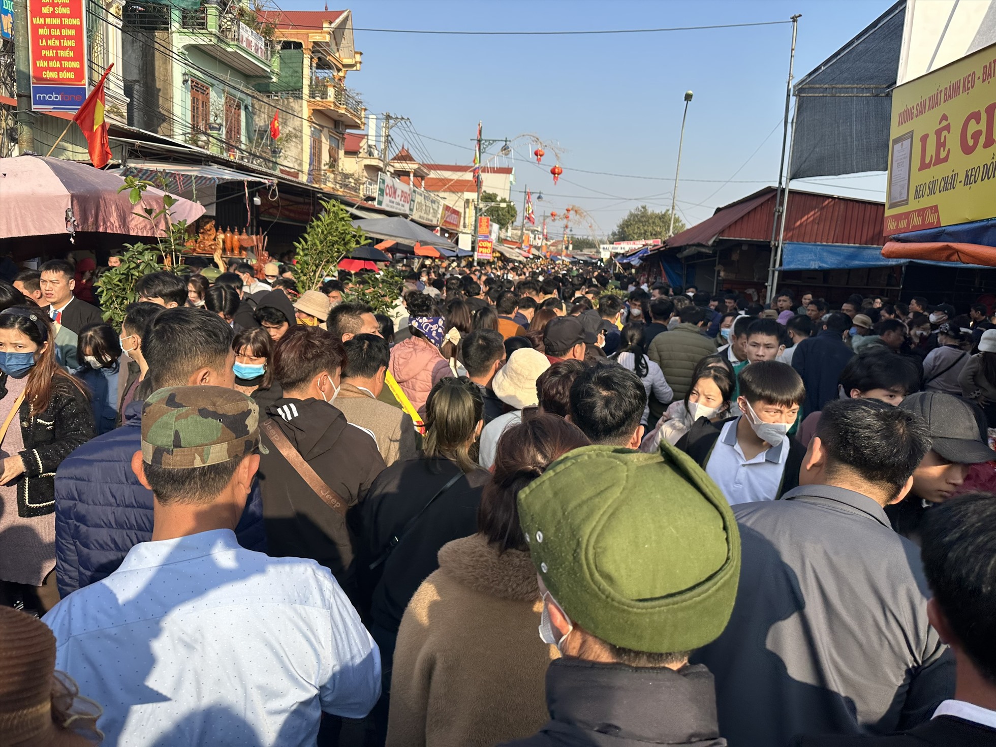 Cảnh tượng tại nơi chỉ họp chợ duy nhất 1 lần trong năm: Đêm nay mới là chính hội - Ảnh 3.