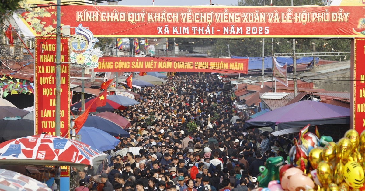 Cảnh tượng tại nơi chỉ họp chợ duy nhất 1 lần trong năm: Đêm nay mới là chính hội - Ảnh 1.