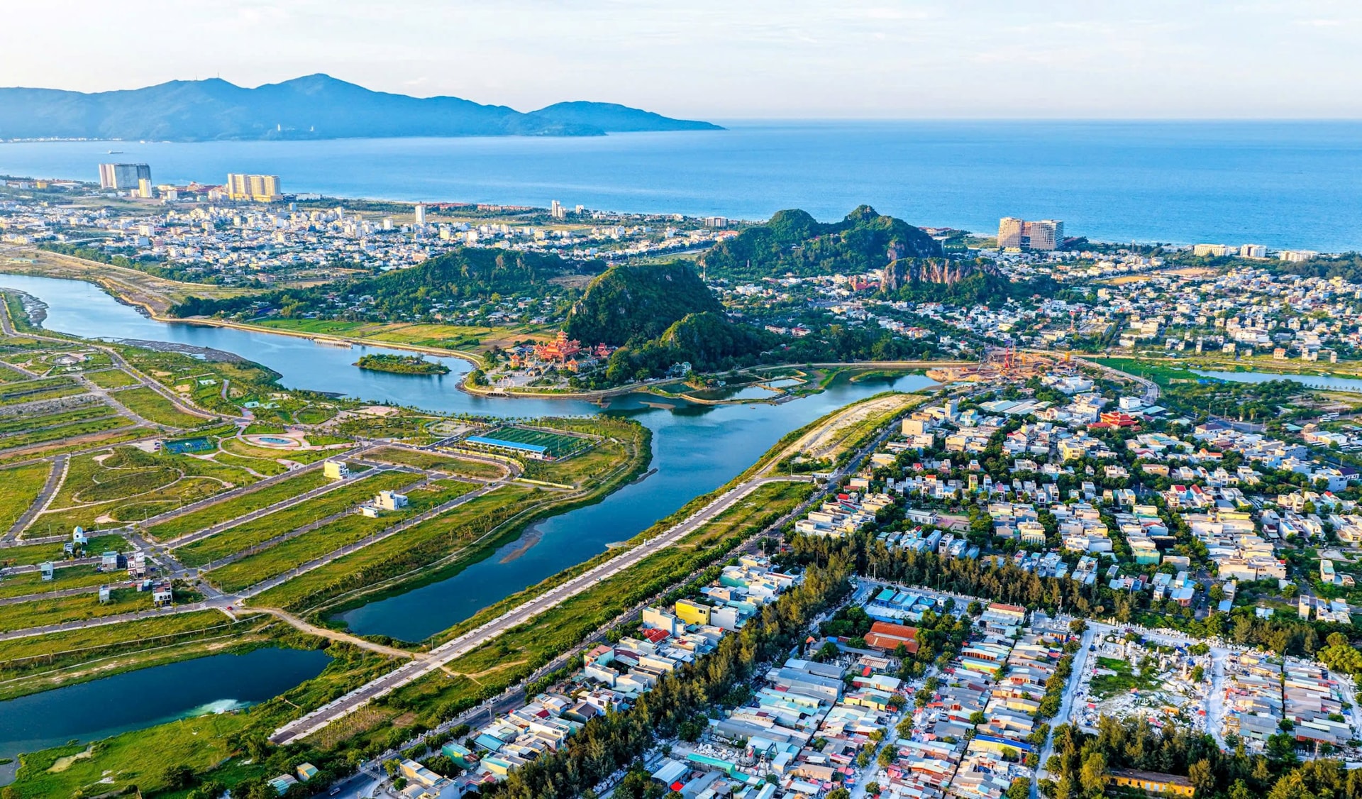 Thành phố sở hữu đường biển dài nhất Việt Nam sắp có 2 khu đô thị trị giá gần tỷ USD, một “đại gia” BĐS quen mặt đã nhanh chân đề xuất - Ảnh 1.