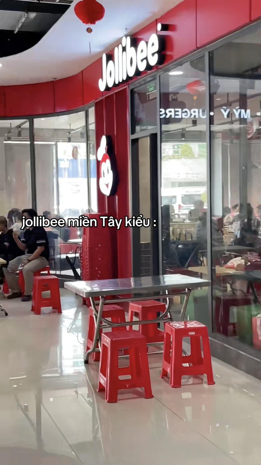 Cận cảnh "Jollibee miền Tây" gây lú với combo bàn tròn inox, ghế nhựa lề đường y chang rạp đám giỗ- Ảnh 5.