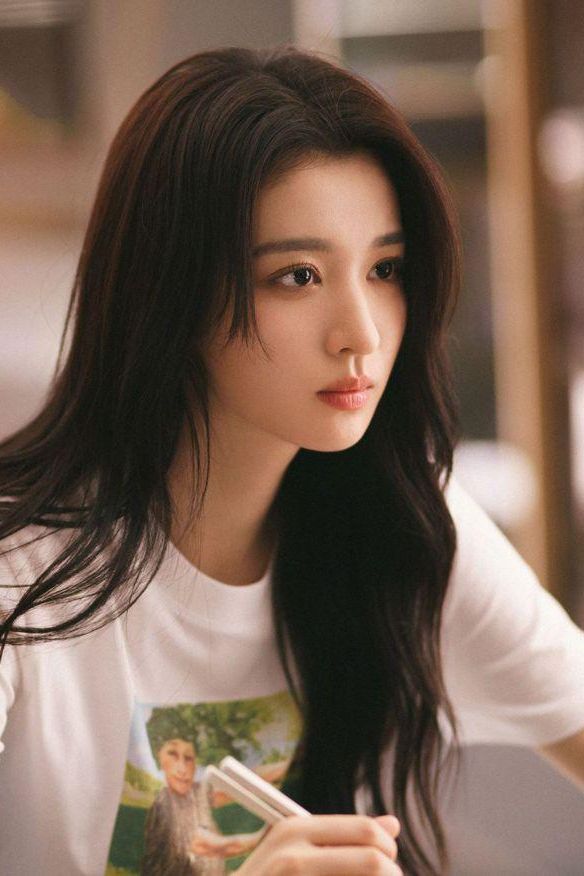 Đằng sau vẻ đẹp thần tiên tỷ tỷ của mỹ nhân mệnh danh "Tiểu Lưu Diệc Phi" là bí quyết giữ da trong veo khiến ai cũng muốn học theo- Ảnh 1.