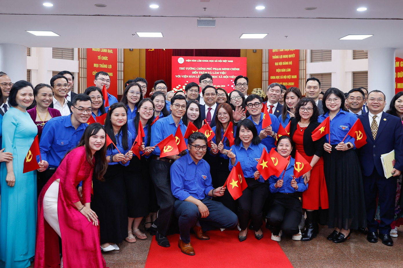 Thủ tướng nêu hàng loạt câu hỏi lớn cần lời giải thỏa đáng- Ảnh 2.