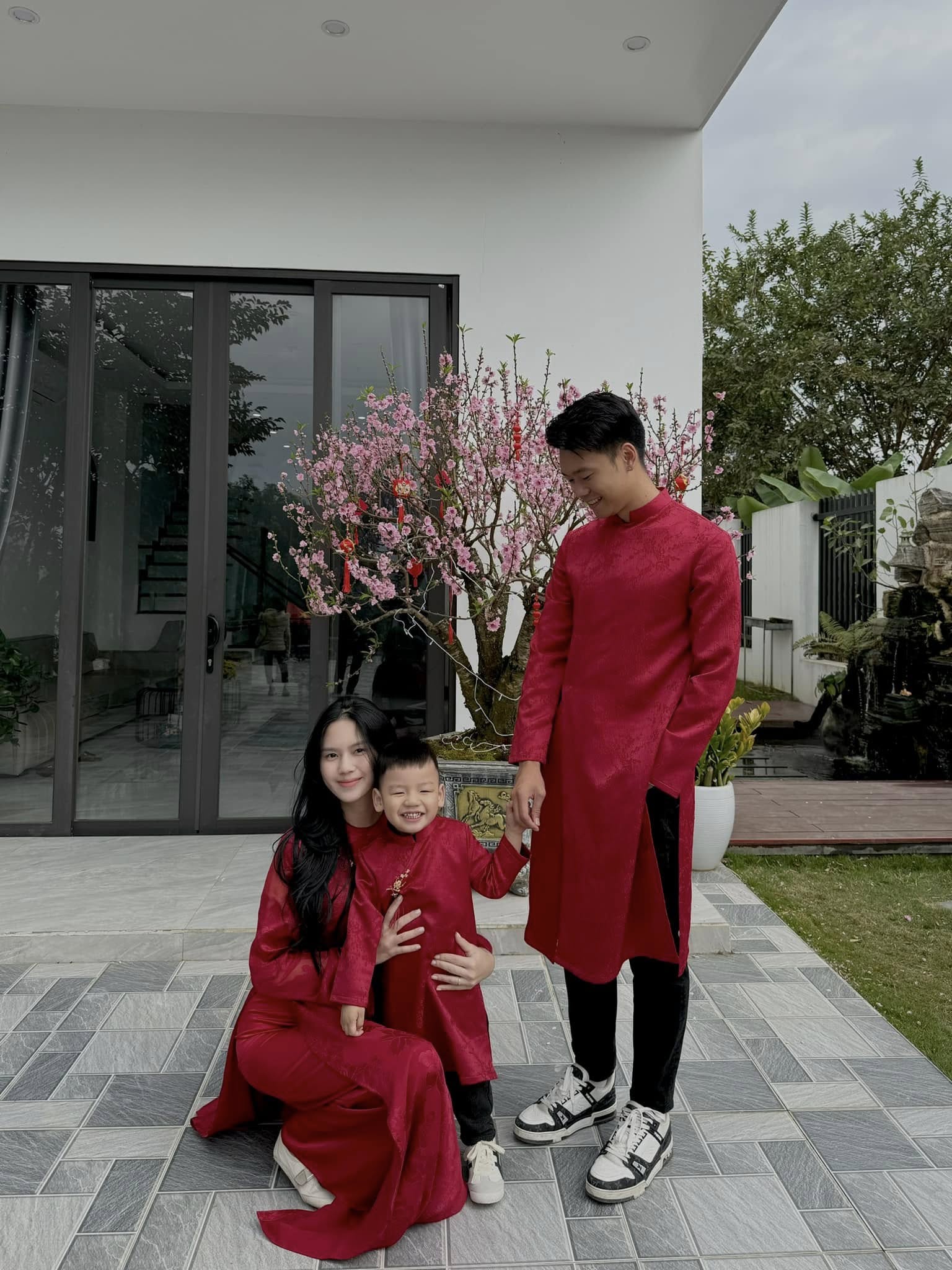 Vợ Thành Chung sắm 6 chỉ vàng cho con trai ngày vía Thần Tài, mới 3 tuổi bé Leo đã có của để dành  - Ảnh 4.