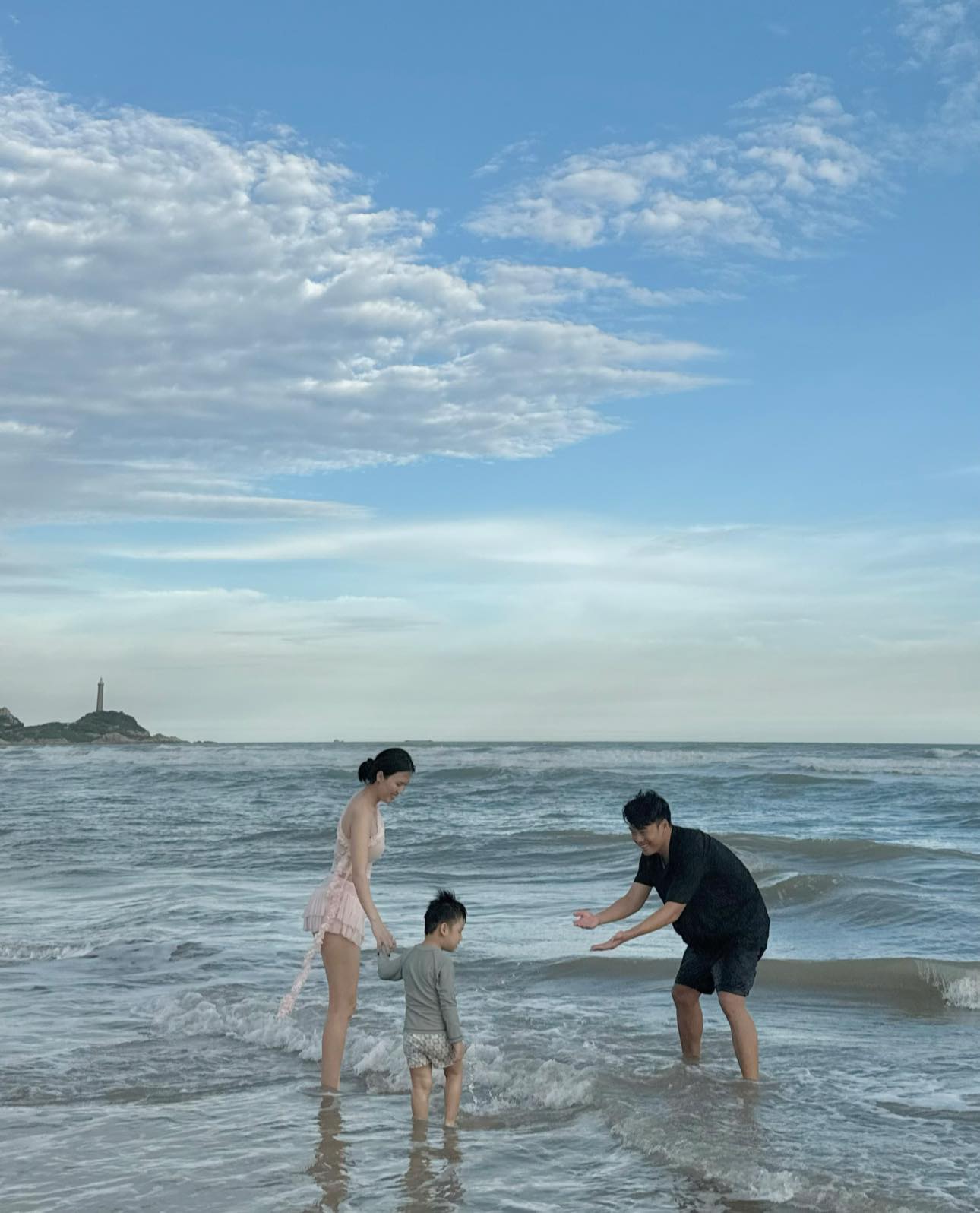 Vợ Thành Chung sắm 6 chỉ vàng cho con trai ngày vía Thần Tài, mới 3 tuổi bé Leo đã có của để dành  - Ảnh 3.