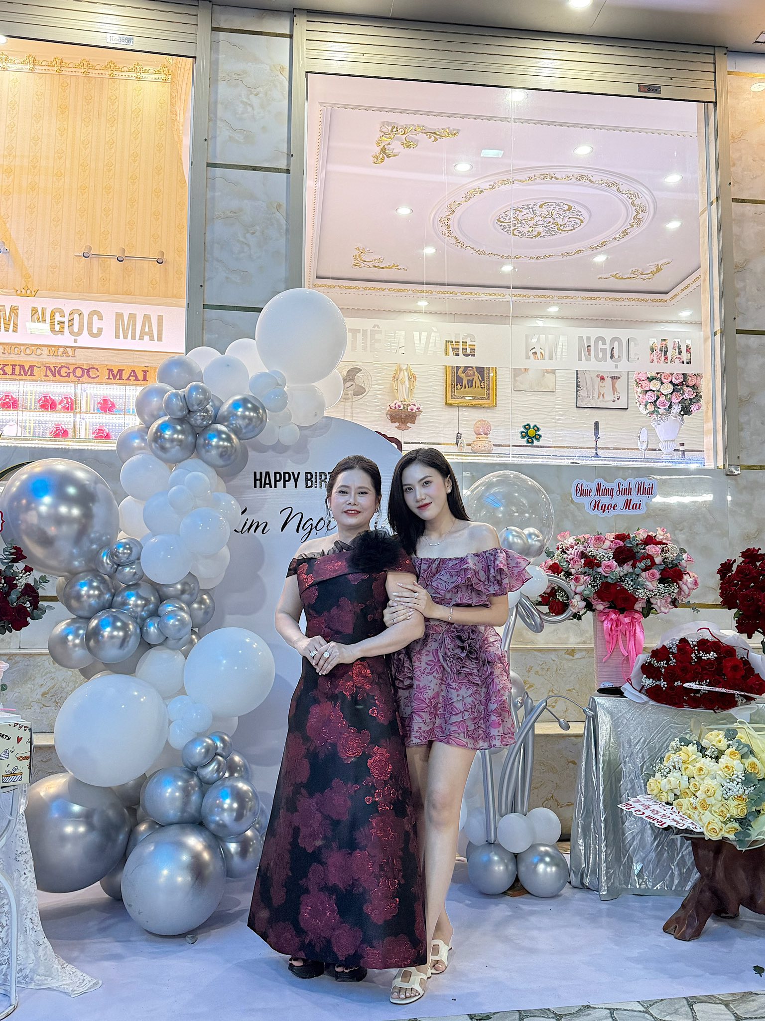 4 mỹ nhân số hưởng, cưới chồng được sở hữu luôn tiệm vàng - Ảnh 2.