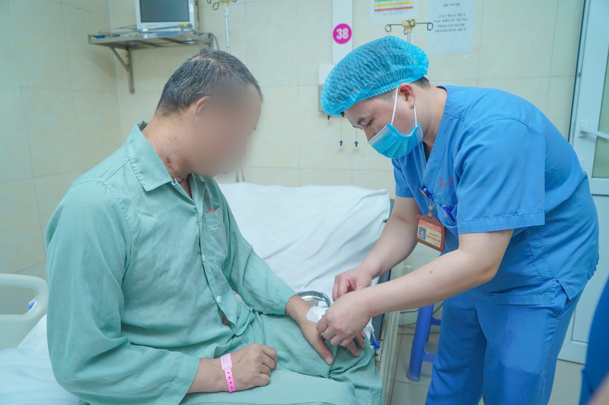 Mạch máu chính nuôi tim người đàn ông tắc tới 99%: Bác sĩ chỉ đích danh nguyên nhân- Ảnh 2.