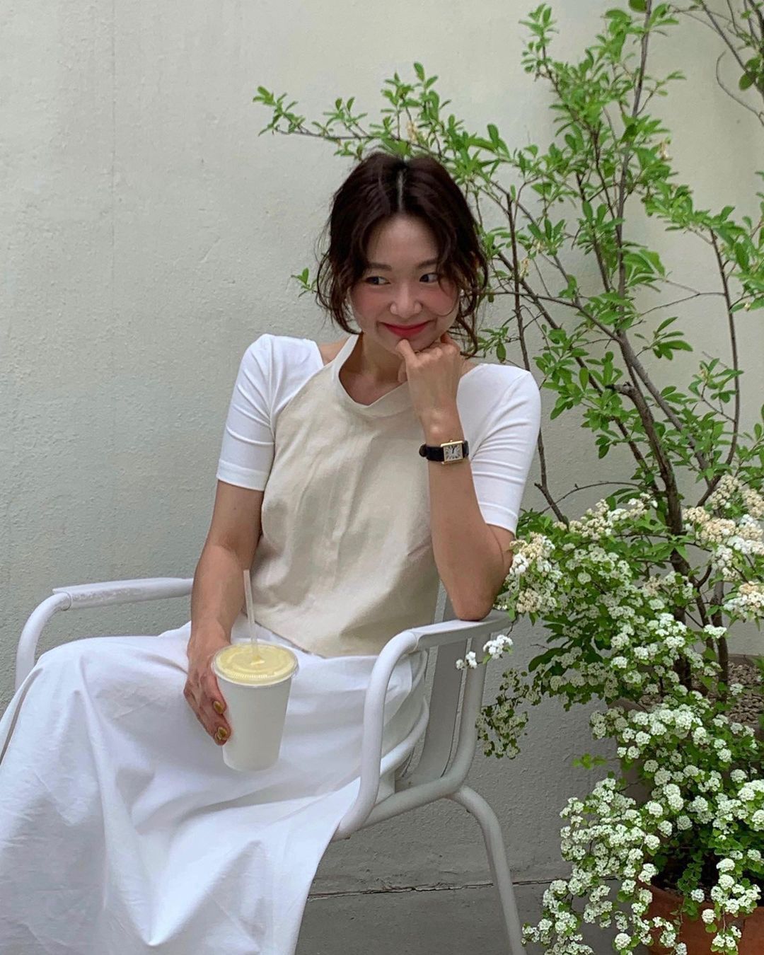 6 năm sống tối giản, tôi gần như ngừng mua sắm bốc đồng: 4 cách giúp tủ đồ gọn lại, ví tiền dày hơn - Ảnh 2.