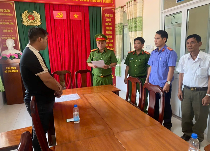 Thực hiện lệnh khám xét nơi ở, bắt tạm giam Trần Thanh Sang - Ảnh 1.