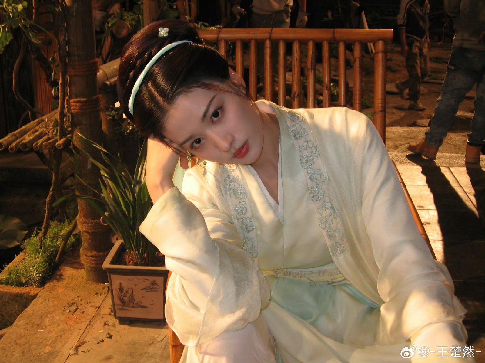 Đằng sau vẻ đẹp thần tiên tỷ tỷ của mỹ nhân mệnh danh "Tiểu Lưu Diệc Phi" là bí quyết giữ da trong veo khiến ai cũng muốn học theo- Ảnh 2.