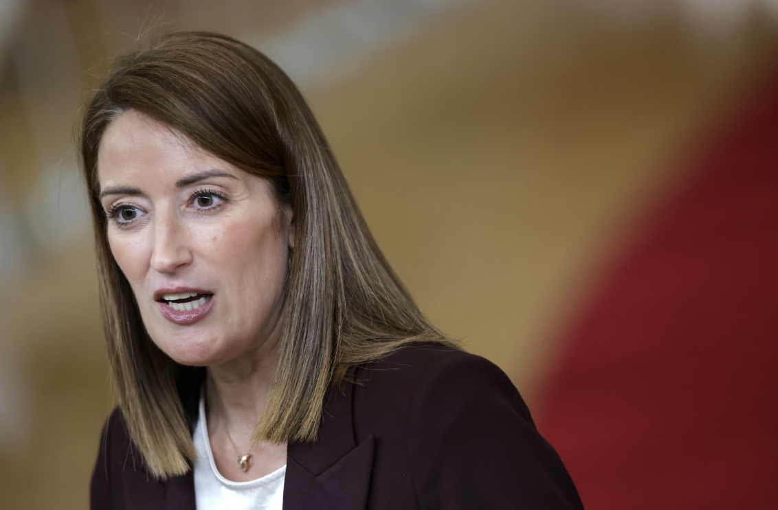 EU phê duyệt khoản vay hơn 100 tỉ USD cho Ukraine - Ảnh 1.