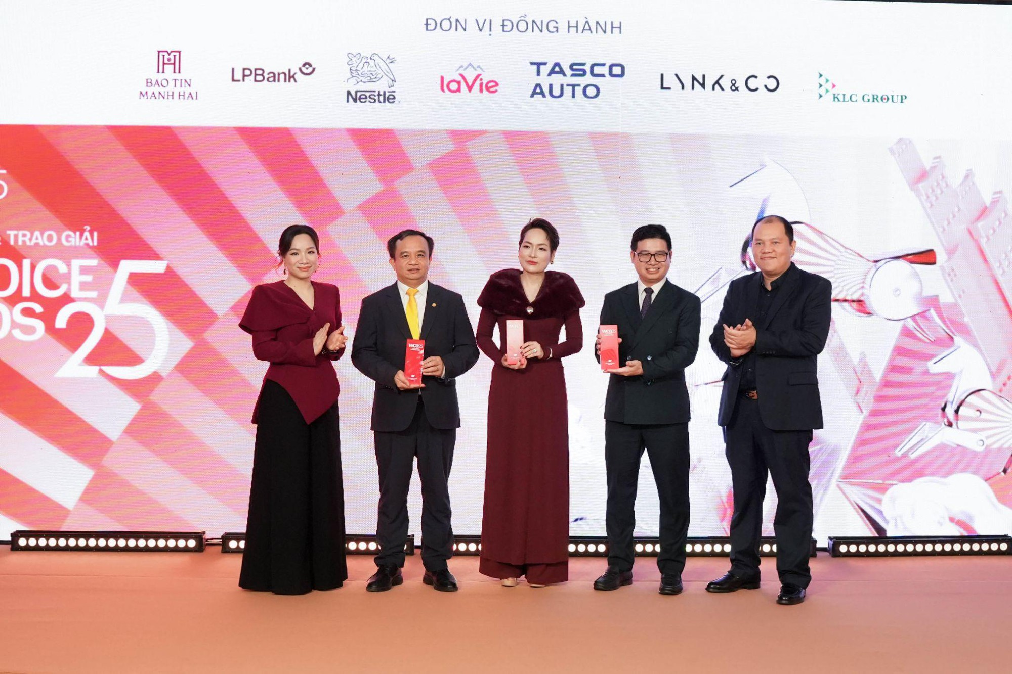 Vươn tầm, tử tế và bền vững: Doanh nghiệp cùng viết tiếp câu chuyện Việt Nam tại Gala WeChoice Awards 2025 - Ảnh 6.