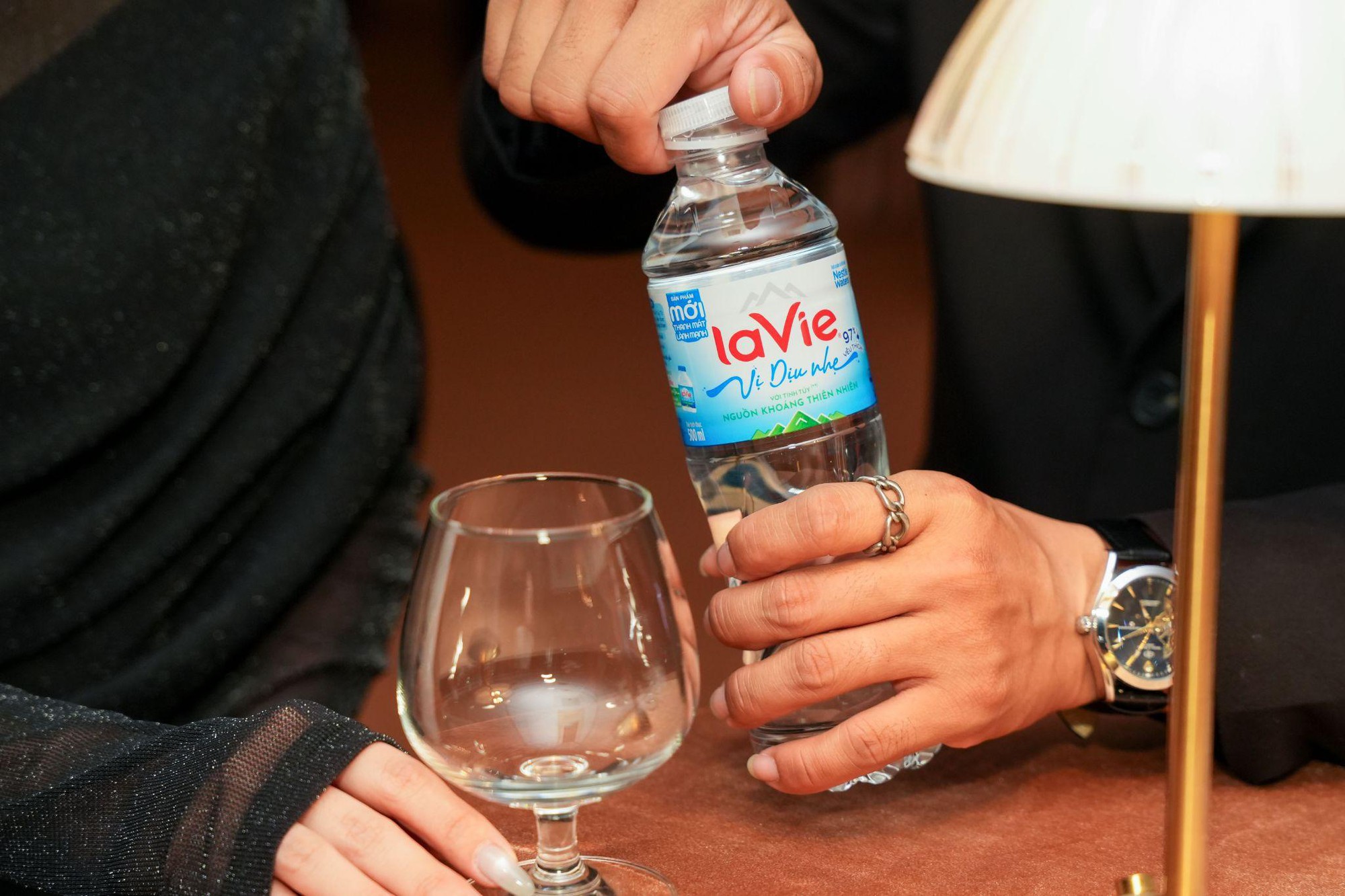 Vươn tầm, tử tế và bền vững: Doanh nghiệp cùng viết tiếp câu chuyện Việt Nam tại Gala WeChoice Awards 2025 - Ảnh 8.