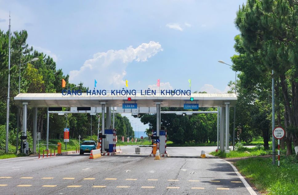 Huỷ toàn bộ chuyến bay, đóng cửa sân bay Đà Lạt: Hành khách đổi, hoàn vé như thế nào? - Ảnh 1.