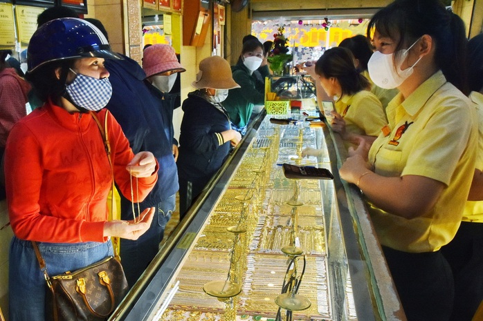 Những lưu ý đặc biệt khi mua vàng lấy may dịp Thần Tài mà người dân cần biết- Ảnh 2. Những lưu ý đặc biệt khi mua vàng lấy may dịp Thần Tài mà người dân cần biết- Ảnh 2.