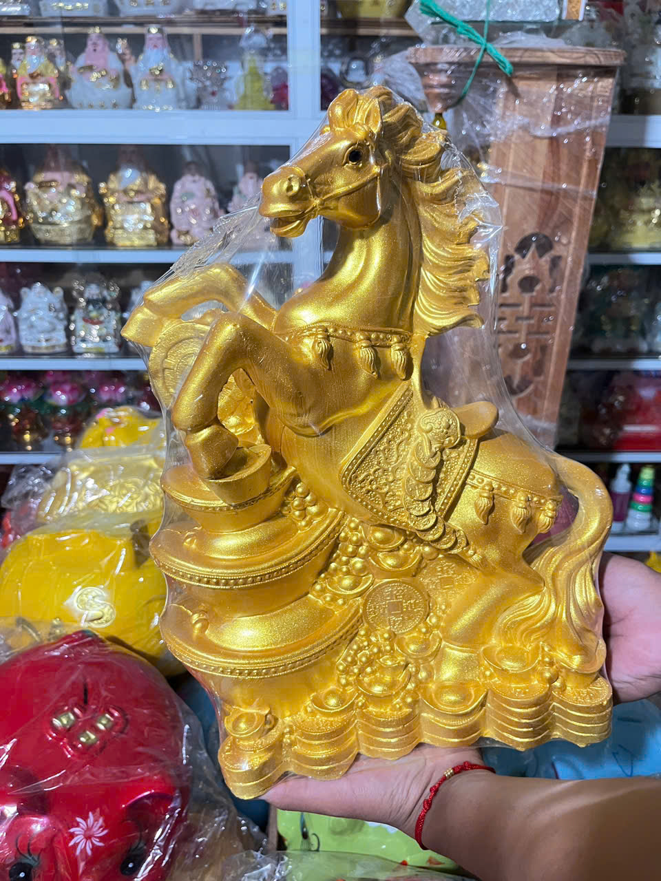 Những mặt hàng “ cháy hàng ” dịp vía Thần Tài 2026 Ngòai vàng bạc - Ảnh 9.