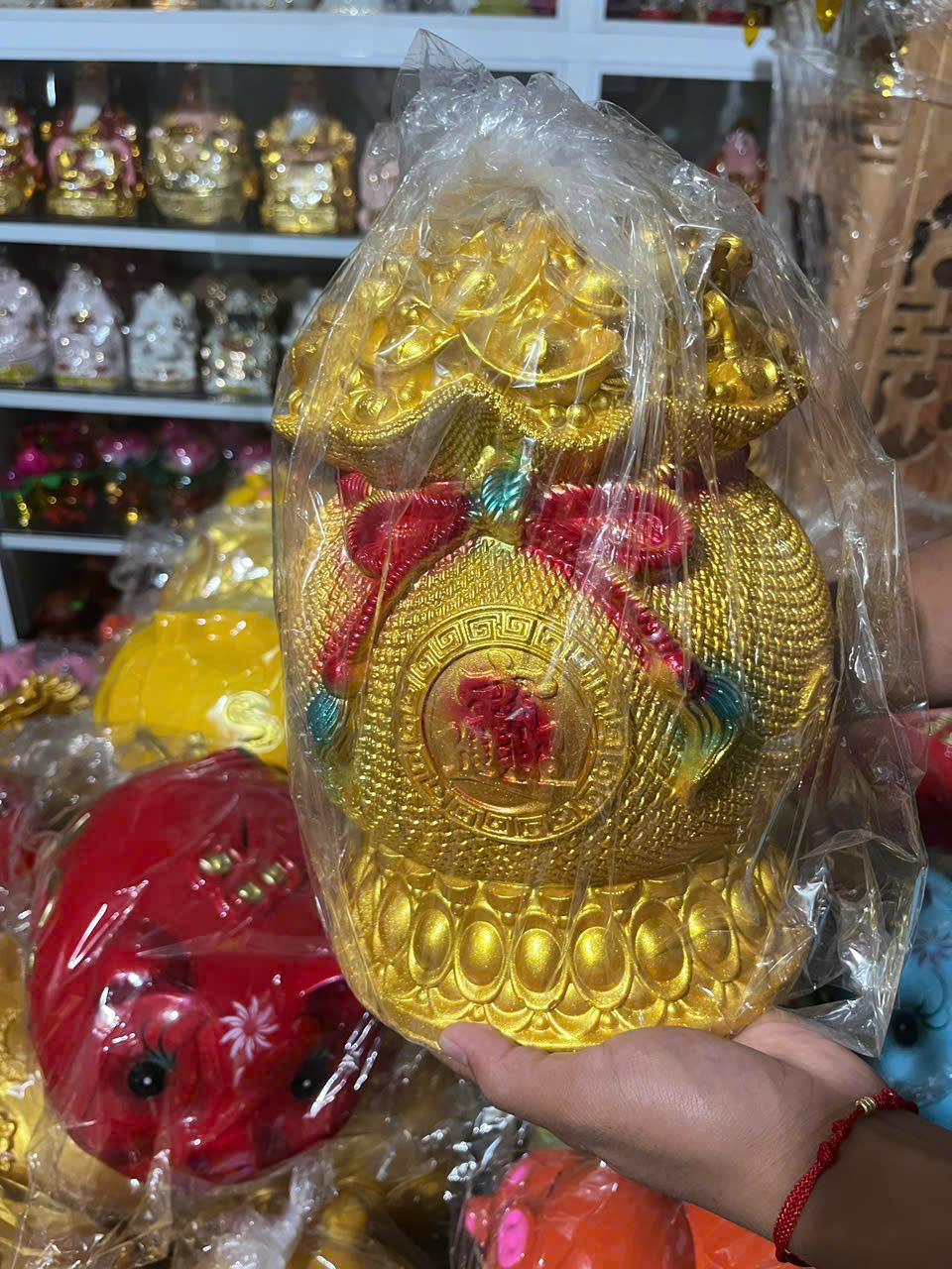 Những mặt hàng “ cháy hàng ” dịp vía Thần Tài 2026 Ngòai vàng bạc - Ảnh 12.