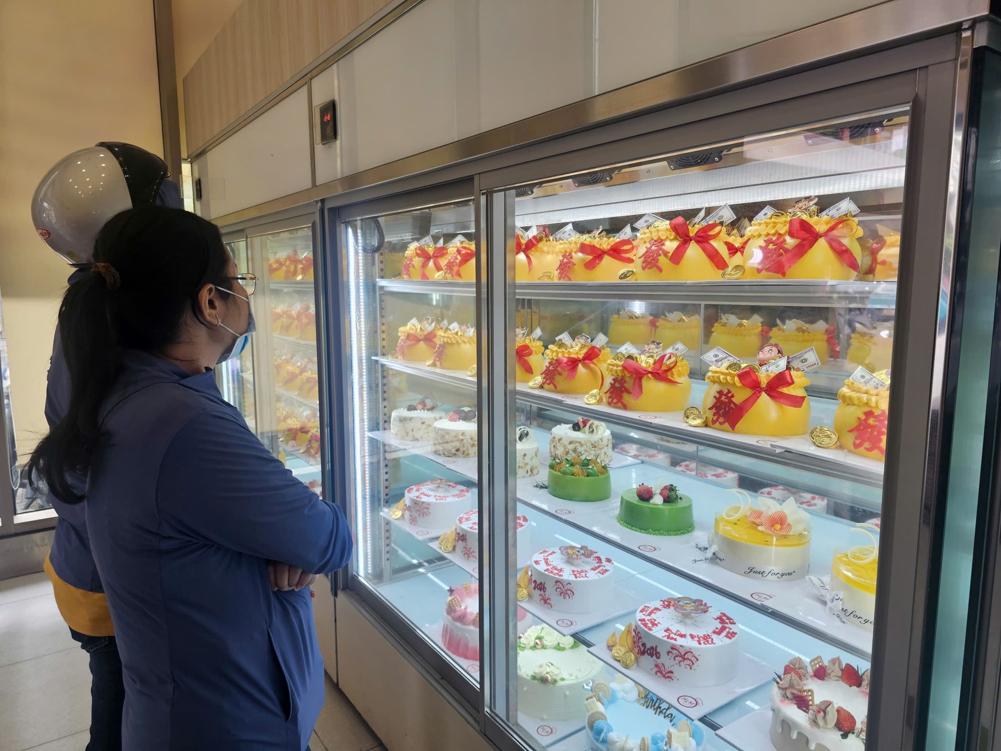 Những mặt hàng “ cháy hàng ” dịp vía Thần Tài 2026 Ngòai vàng bạc - Ảnh 1.