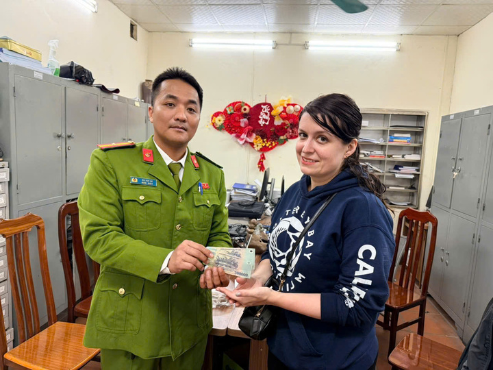 'Chém' 1 triệu đồng cho cuốc xe 7km: Tài xế xe ôm xin lỗi du khách, trả lại tiền- Ảnh 1.