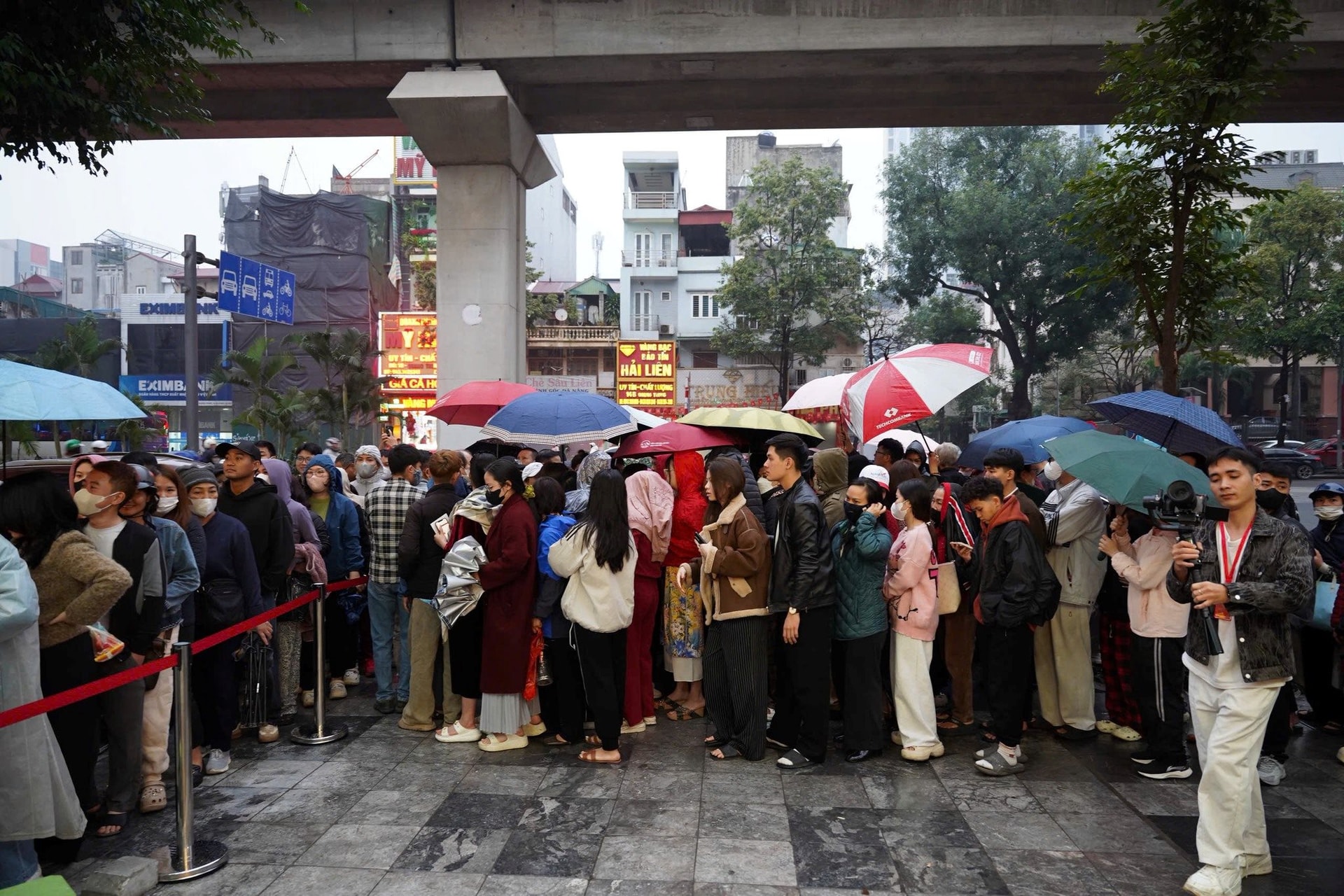 Giả danh nhân viên ngân hàng lừa đảo hơn 24 tỉ đồng- Ảnh 4.