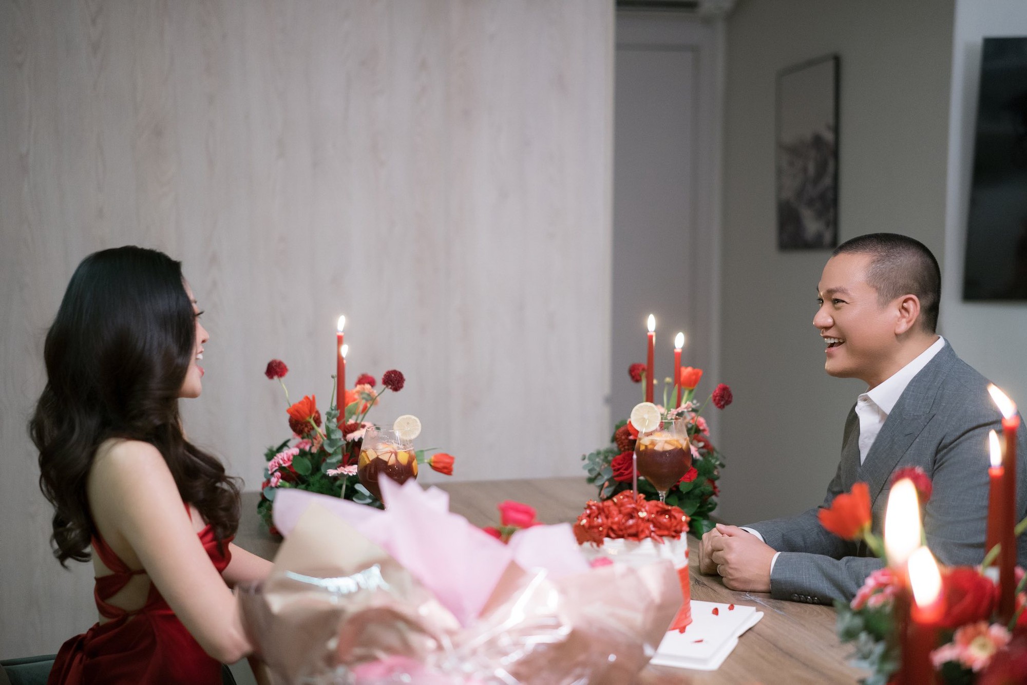 Chồng hơn 17 tuổi làm gì mà khiến Hoa hậu Khánh Vân bật khóc? - Ảnh 6.